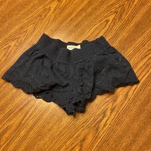 ❤️Cute navy blue shorts with floral patten trim!❤️